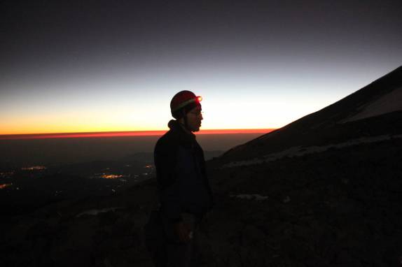 O sol nasce durante nossa sudida do Pico Orizaba, no México (foto de Geraldo Ozorio)